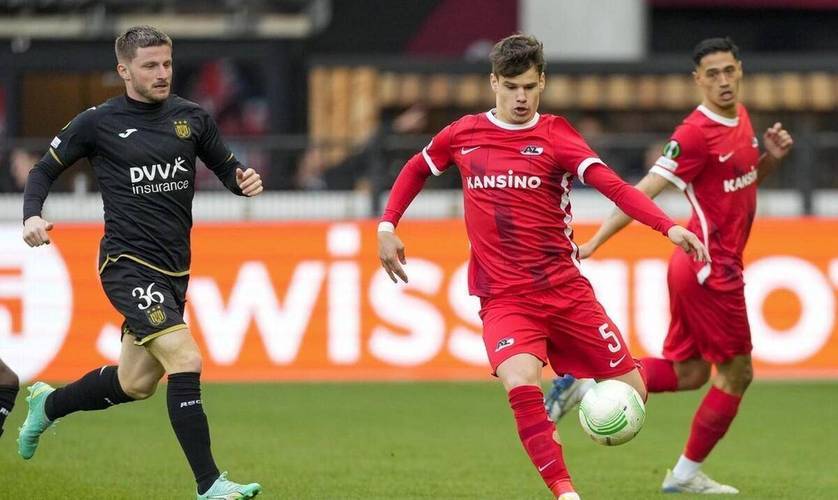 球队集体赴 球队集体赴