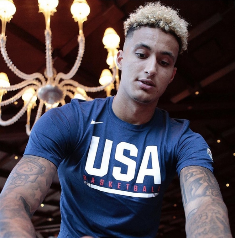 按原则